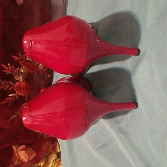 Heels - Picture 3 of 8